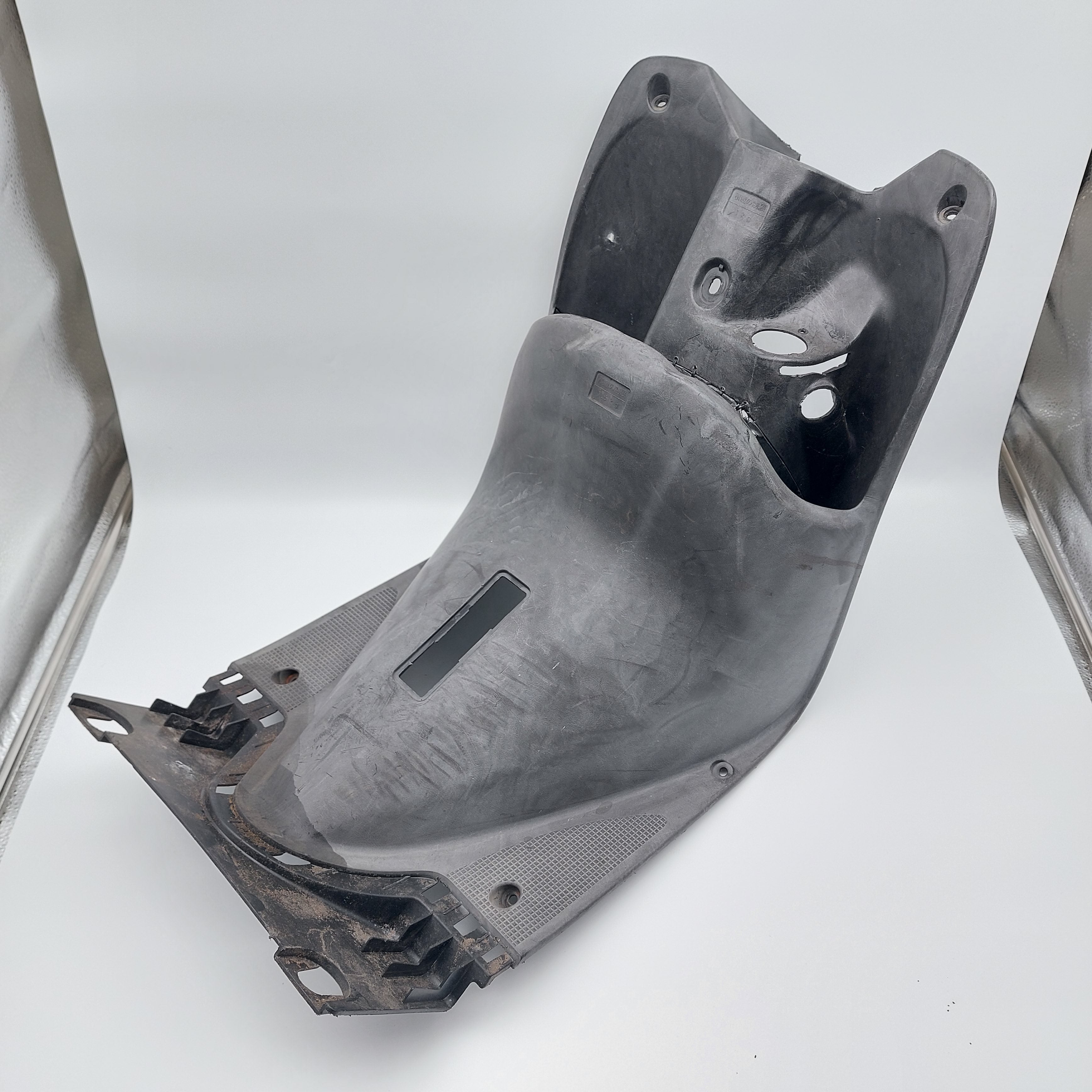 Yamaha Jog CV50 Inner Leg Shield Panel